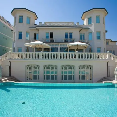 Hotel Carducci 76