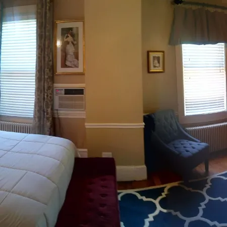 Bellevue Manor