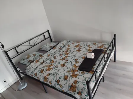 Guesthouse in Sarcelles Near Paris Center Отели рядом с достопримечательностью «Парк Пре Су ла Виль»