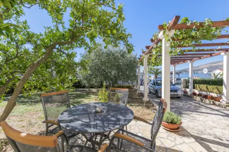 Apartments Maja Отели рядом с достопримечательностью «Church of St. Charles Borromeo»