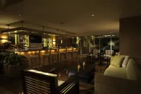 Edgewater Beach Hotel - bar