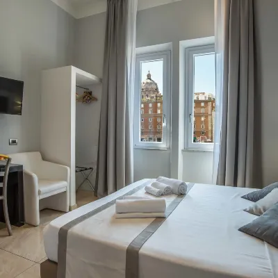 Pantheon Caesar Relais Hotels near Torre Argentina