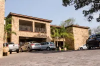 Nelspruit Lodge - parkir