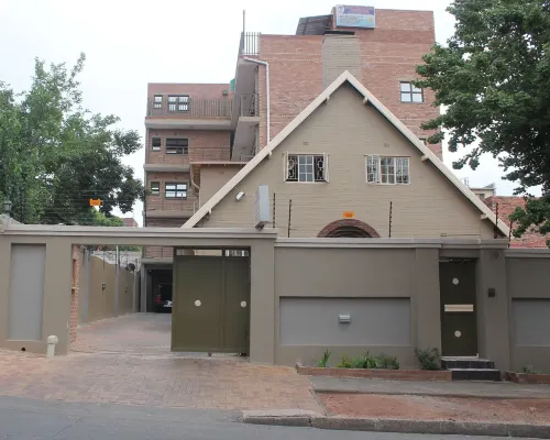 Miraton Guest Lodge Hotel dekat museum Constitution Hill