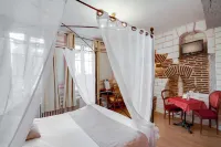 บริต โฮเทล เลส คอมท์ ดี ชำเปญ ซ็องทรัล อีสตอริค