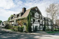 Harbour House Hotels in Niagara-on-the-Lake