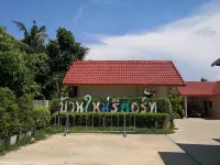 Banmai Resort Hotels near Wat Muang