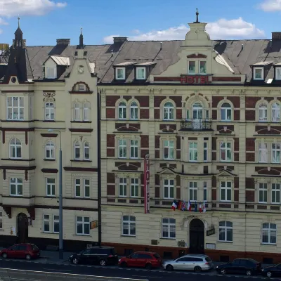 Hotel Victoria Hotels near Main Train Station