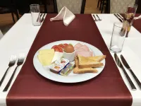 Favorit Hotel - Desayuno