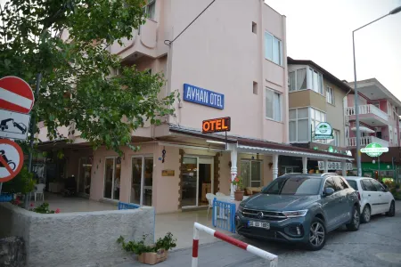 Ayhan Otel Отели в г. Чешме