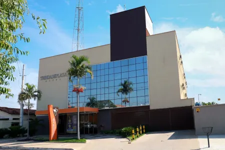 Trindade Plaza Hotel Отели в г. Триндади