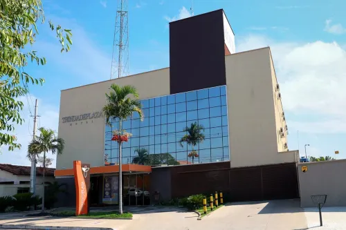 特立尼達廣場飯店