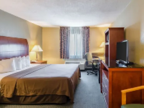 Quality Inn Chicopee-Springfield チコピーのホテル