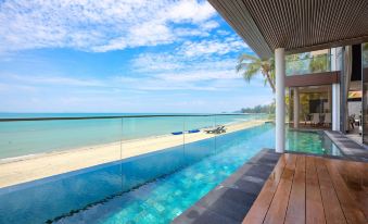 Villa U : Luxury Beachfront Pool Villa
