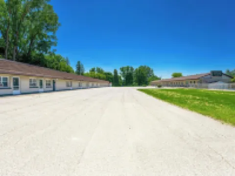 The Gables Inn Hotels in Sarnia