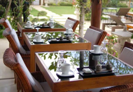 프랜지파니 비치 호텔