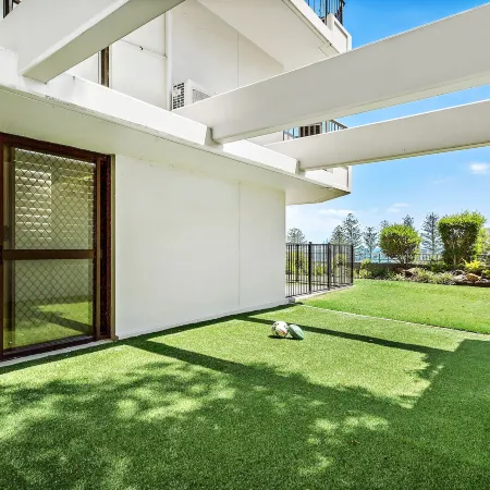 Gemini Court Holiday Apartments Отели рядом с достопримечательностью «Берли-Хедз»