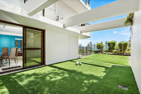 Gemini Court Holiday Apartments Отели рядом с достопримечательностью «Парк Джон Лос»