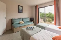 Résidence Pierre & Vacances l'Archipel Hotels near Thalassotherapie