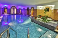 The Sefton - Pool