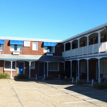 Colonial Inn