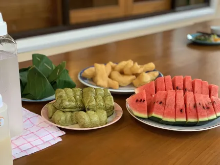 BaanPondchanok Hotel Отели рядом с достопримечательностью «Wat Tham Praditsathan»