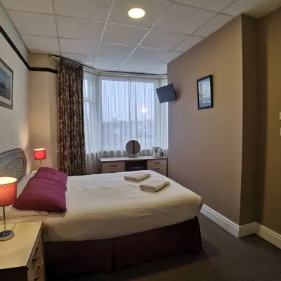 The Hopton Hotel Отели рядом с достопримечательностью «Парк Стэнли»