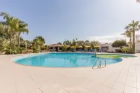 Marina Club Hotel - Pools