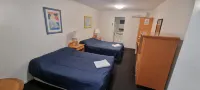 Queensport Tavern and Motel Hotels in Wynnum