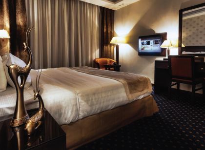 Seven Roses Hotel