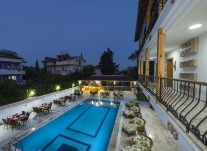 Amore Hotel Teki̇Rova