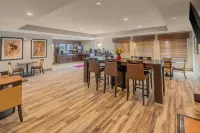 Landmark Suites - Williston - breakfast