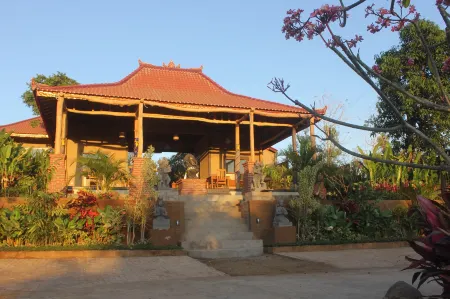 Eliska Sari Bungalows Sumberkima Отели рядом с достопримечательностью «Biorock Pemuteran bali»