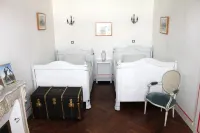 Chambres d'Hôtes l'Enclos des Jacobins - Bed and Breakfasts