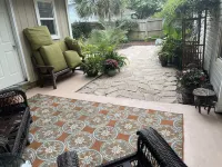 Updated Coastal Cottage – Clean, One Level Close to Beach & Downtown &Dog Lovers Các khách sạn gần Splash Island Waterpark