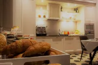 Pistoia Inn - Downtown's Charming Rooms - breakfast