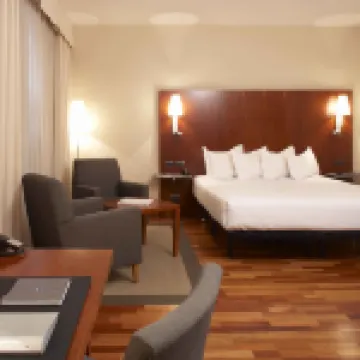 AC Hotel Alcala de Henares โรงแรมในอัลกาลาเดเอนาเรส