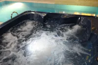 Elegant Lux Hotel - Hot Tub