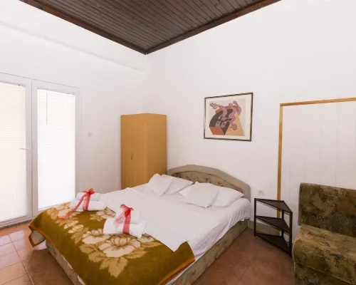 Apartments Irena Hotels in Tkon