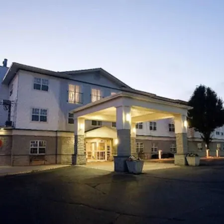 Host Inn an All Suites Hotel