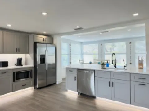 Charming 3-bedroom house with WiFi, AC in enjoyable Venice