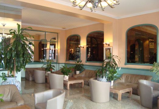 2. 호텔 르 돔 브..