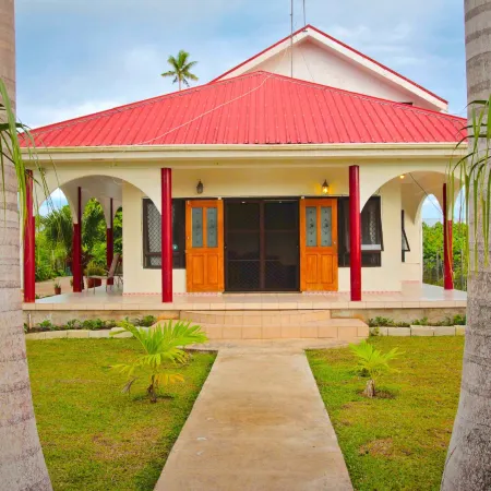 Tonga Holiday Villa Отели в г. Тонгатапу