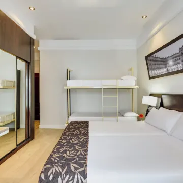 拉斯託雷斯斯考特而酒店 鄰近Iglesia de San Julian y Santa Basilisia的酒店