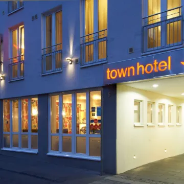 Town Hotel Wiesbaden - Kleines Privathotel in Bestlage Отели рядом с достопримечательностью «Стадион «Брита-Арена»»