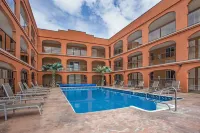 Park Inn by Radisson Osoyoos - Pools