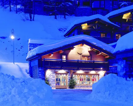 Hôtel les Barmes de l'Ours Отели рядом с достопримечательностью «Val d'Isère»