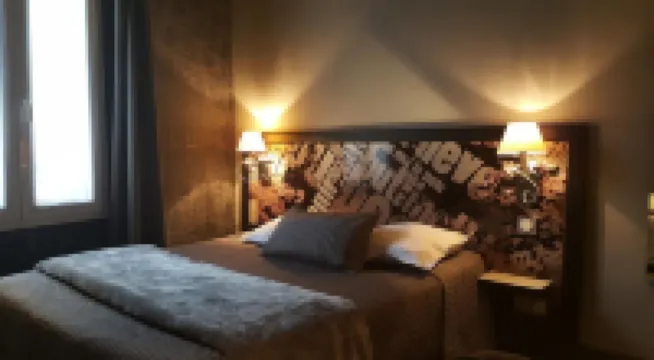 كافي أوتل دو لافيني Hotels near الحي الثامن عشر - مونتمارت - بيغال