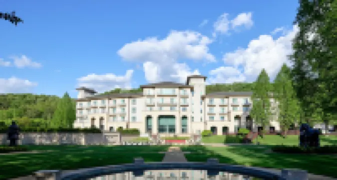 adonishotel