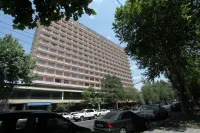 Ani Plaza Hotel - parking